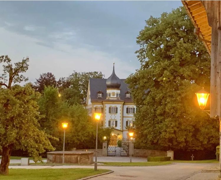 schloss_wildenwart_beleuchtet.jpg