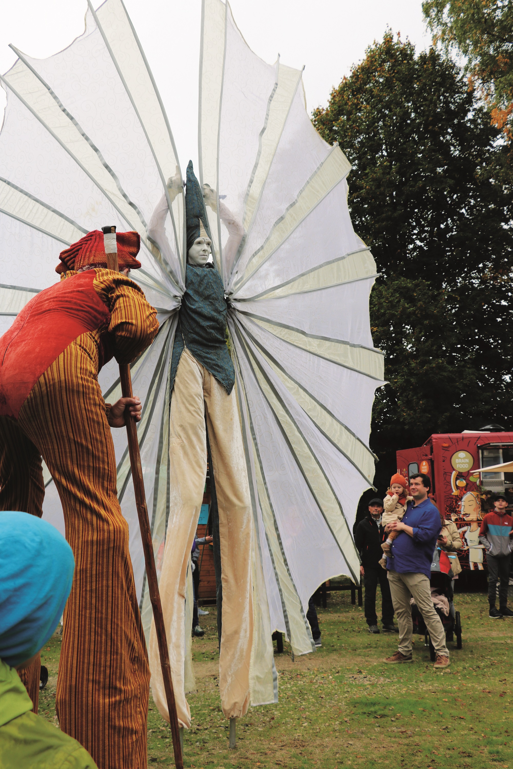 strassenkunstfest_hochstelzenfiguren_c-prima.jpg