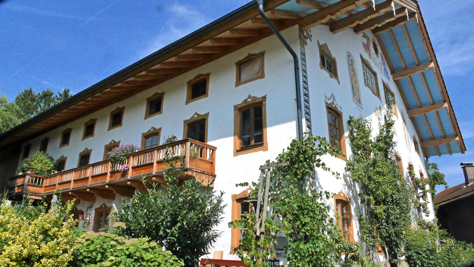 Hof mit himmlischen Schutz