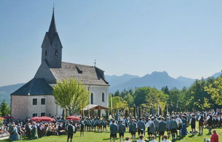Inngau-Trachtler-Wallfahrt nach Maria Schwarzlack (Foto: Hötzelsberger)
