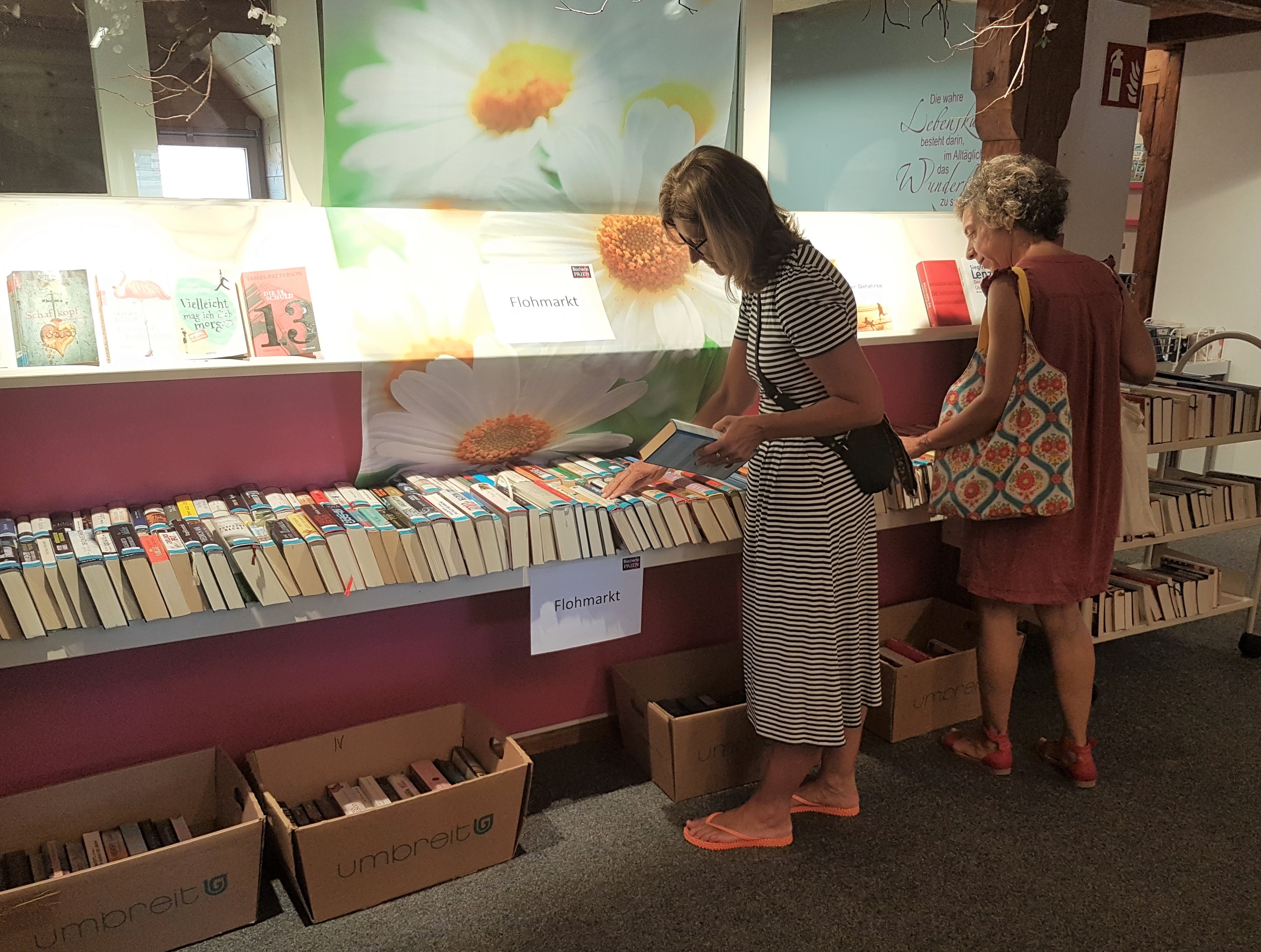 Flohmarkt der Bücherei Prien anlässlich des Jubiläums „125 Jahre Markterhebung“: Zahlreiche Bücher
aus den unterschiedlichsten Genres fanden einen neuen Besitzer.