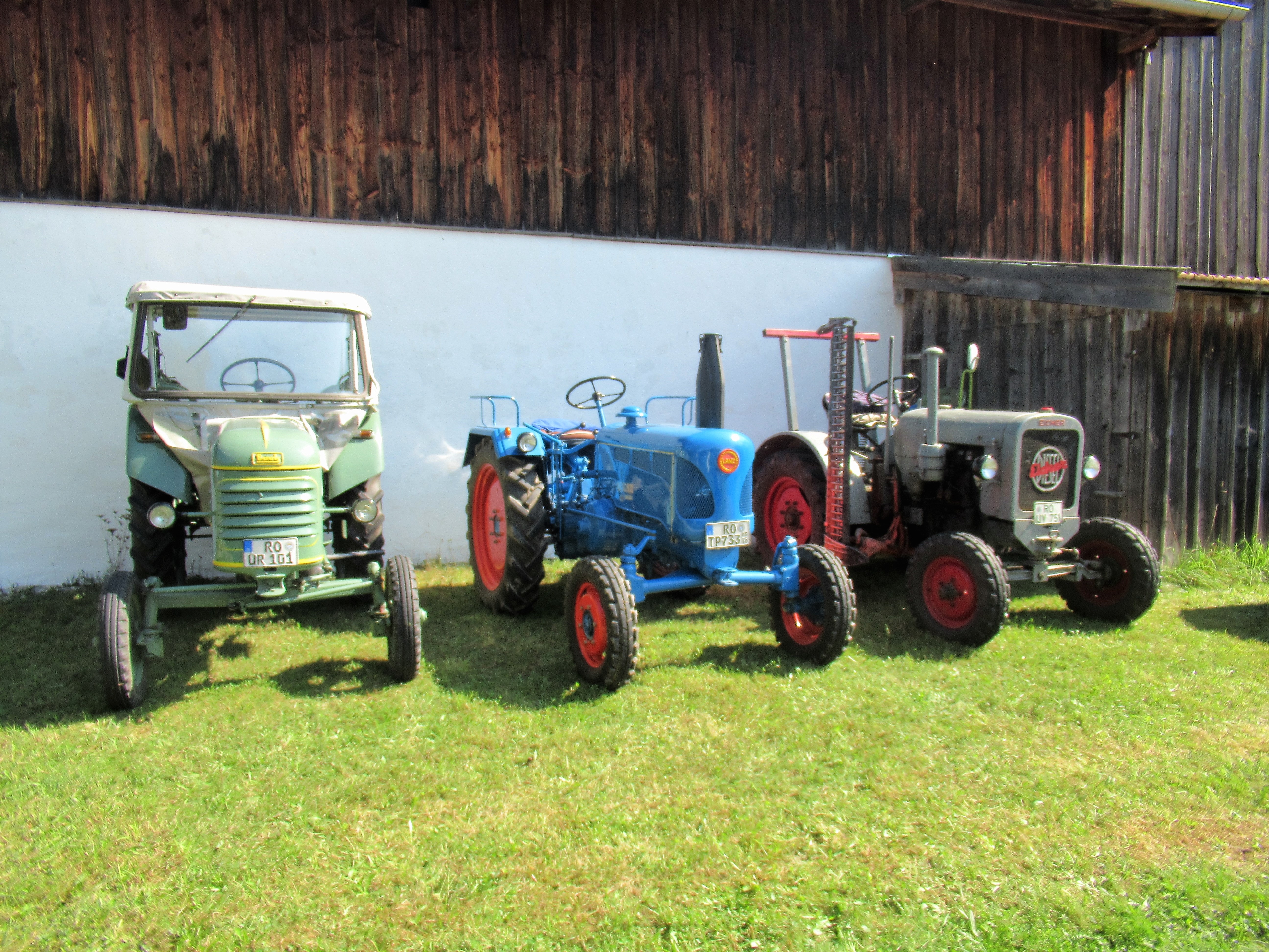 alte Traktoren beim Handwerkertag im Bauernhausmuseum Amerang
