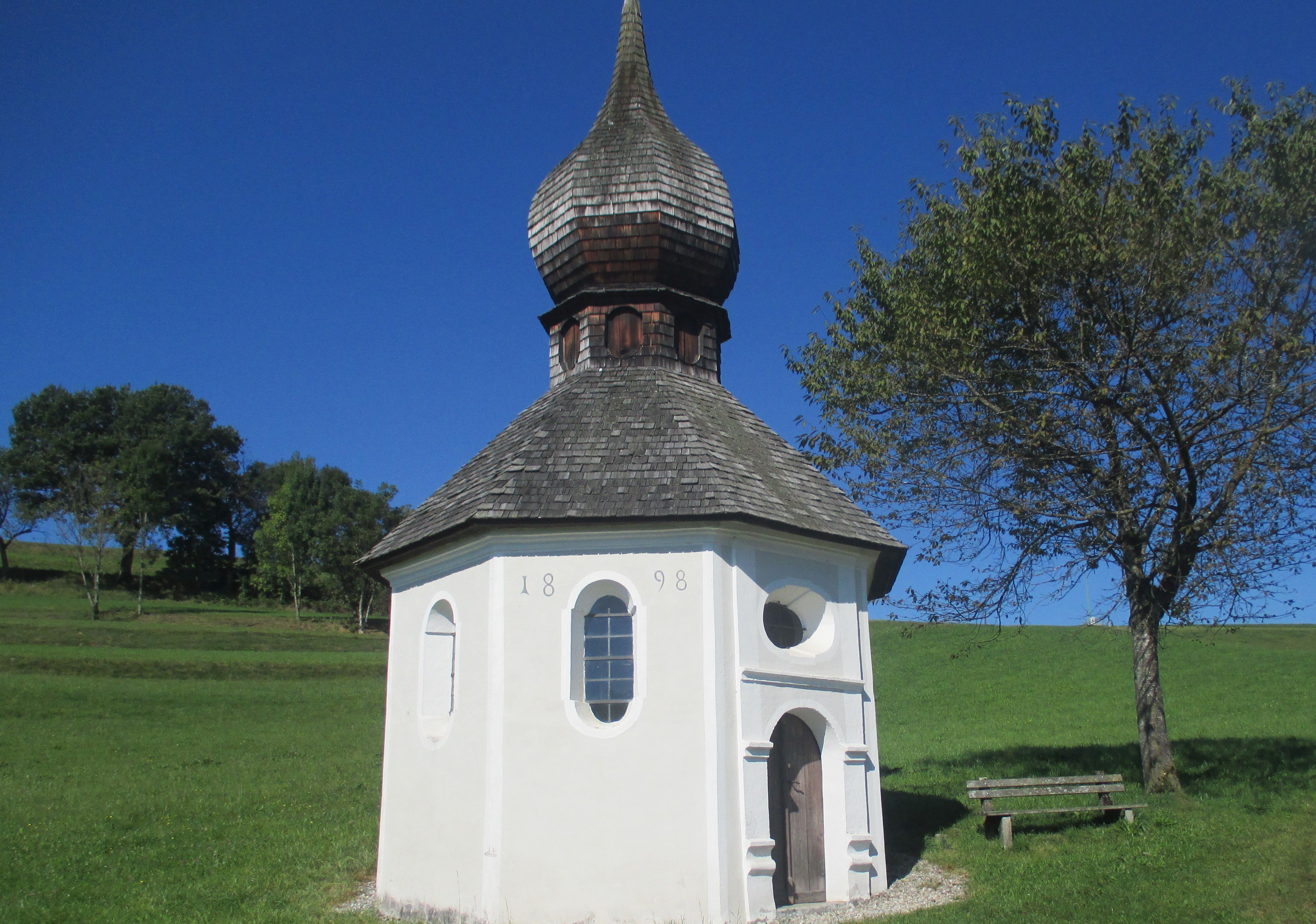 die Brunnenkapelle neben St.Florian
